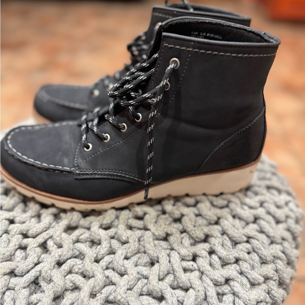 St. John’s Bay Womens BOSWELL Black Lugged Sole Man Made Ankle Boots Used Sz 8.5